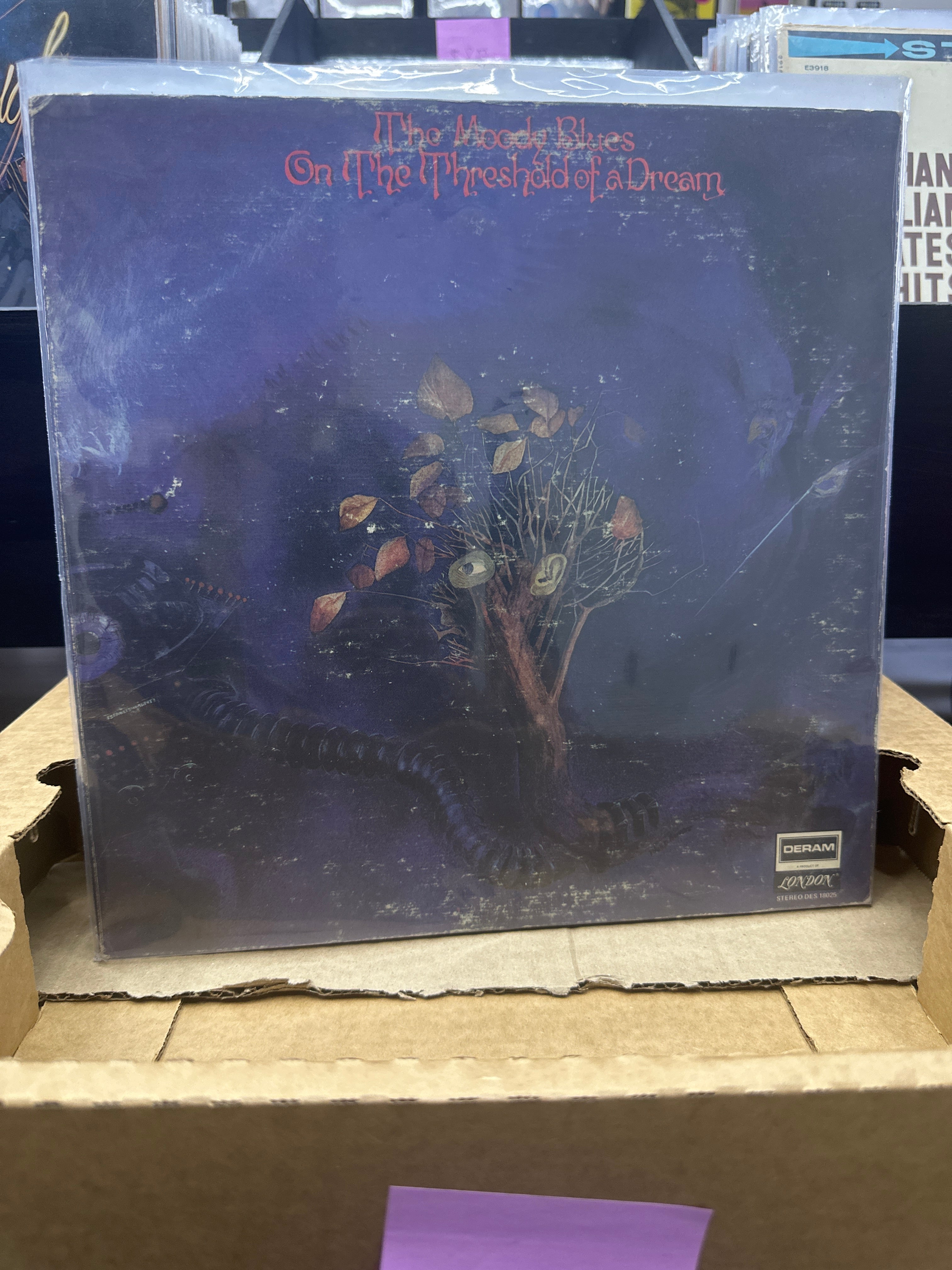 THE MOODY BLUES - ON THE THRESHOLD OF A DREAM