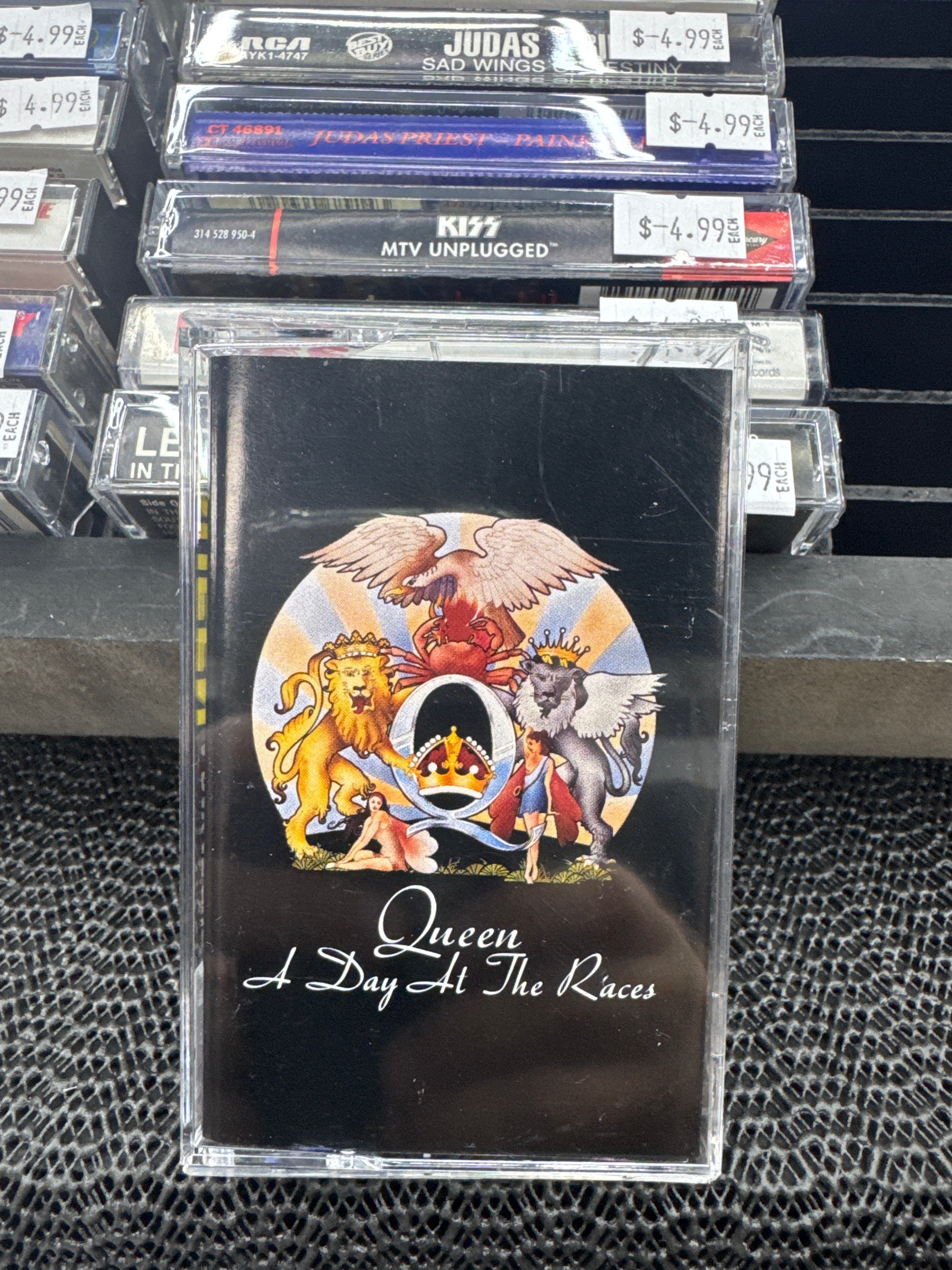 QUEEN - A DAY AT THE RACES