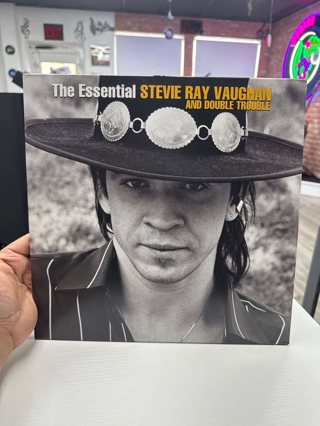 STEVIE RAY VAUGHAN AND DOUBLE TROUBLE* - THE ESSENTIAL STEVIE RAY VAUGHAN AND DOUBLE TROUBLE