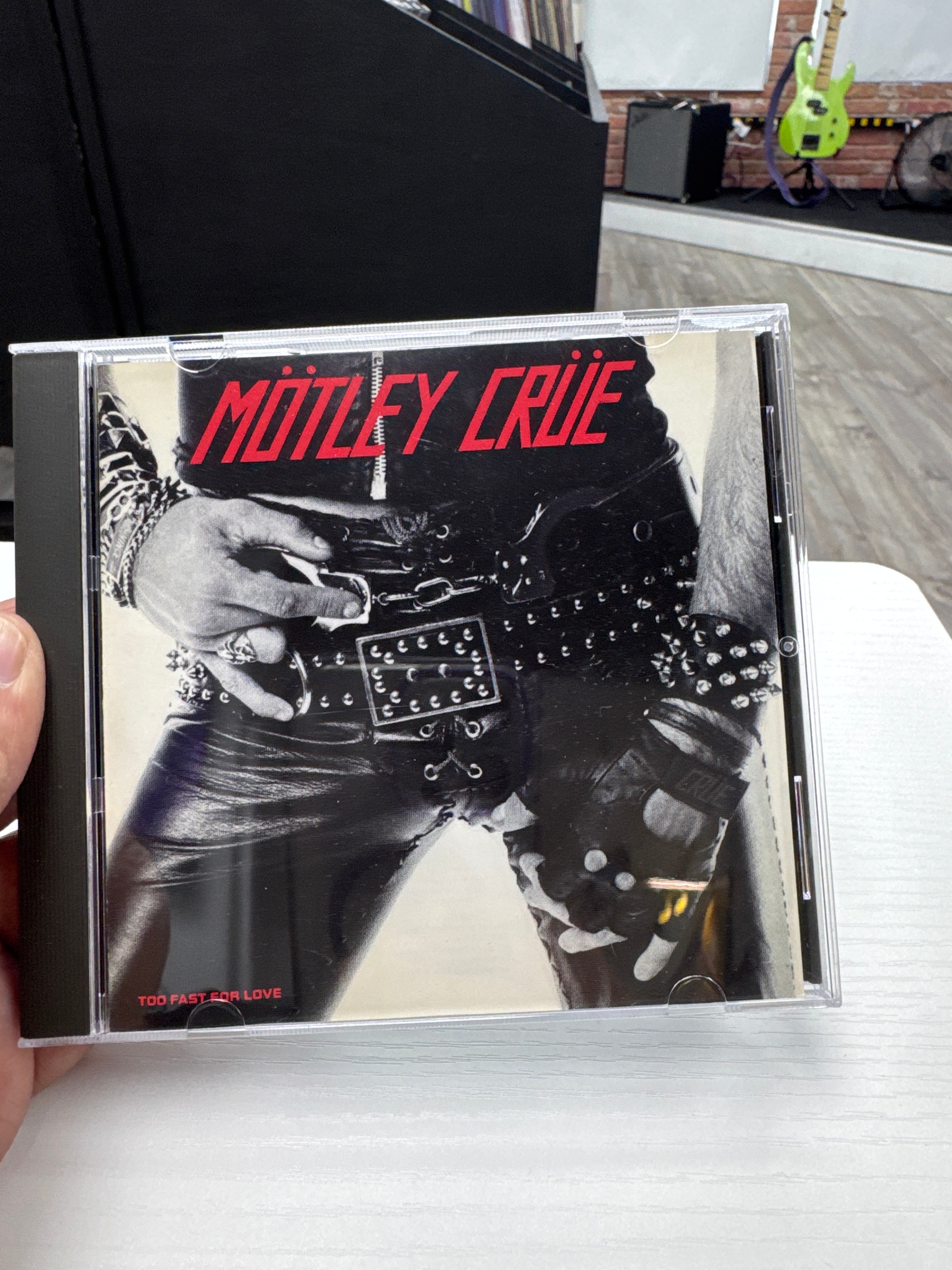 MÖTLEY CRÜE - TOO FAST FOR LOVE