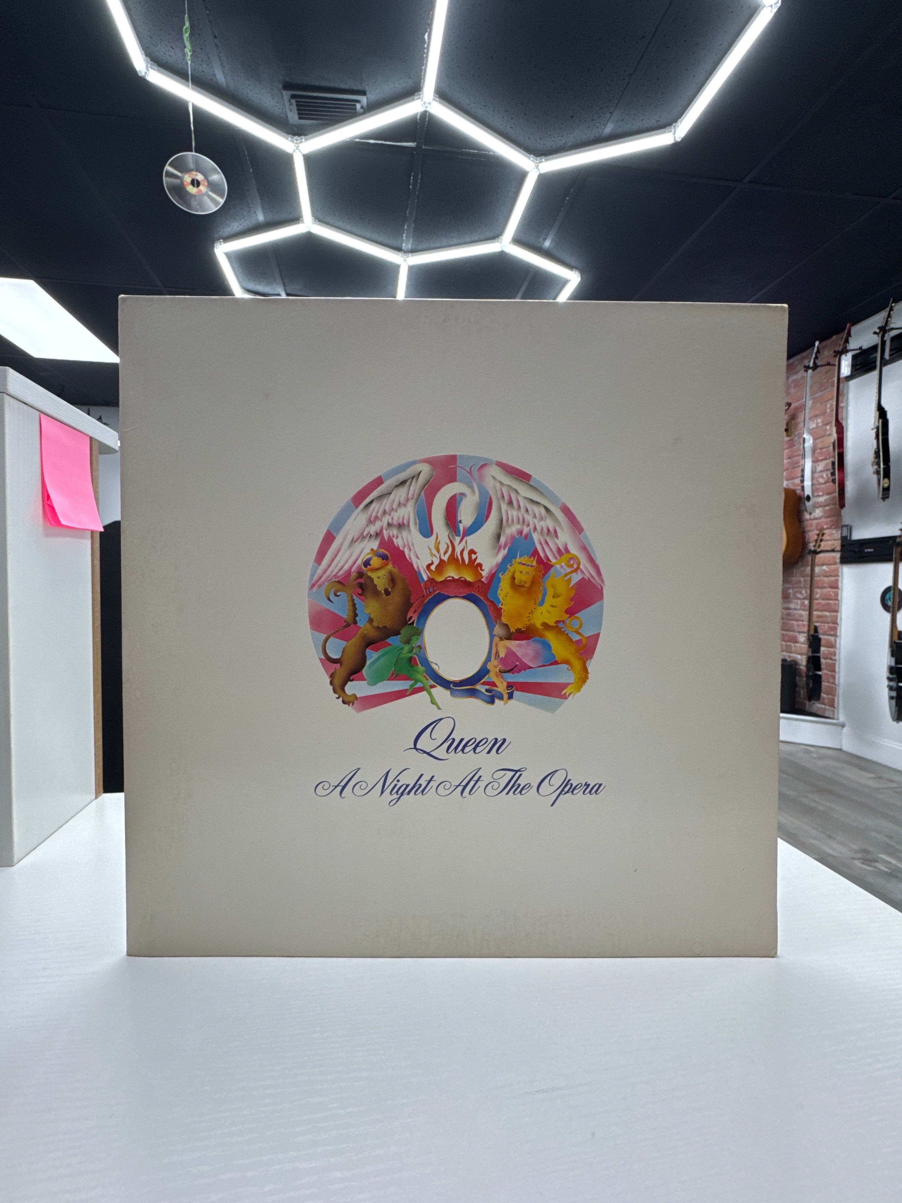 QUEEN - A NIGHT AT THE OPERA
