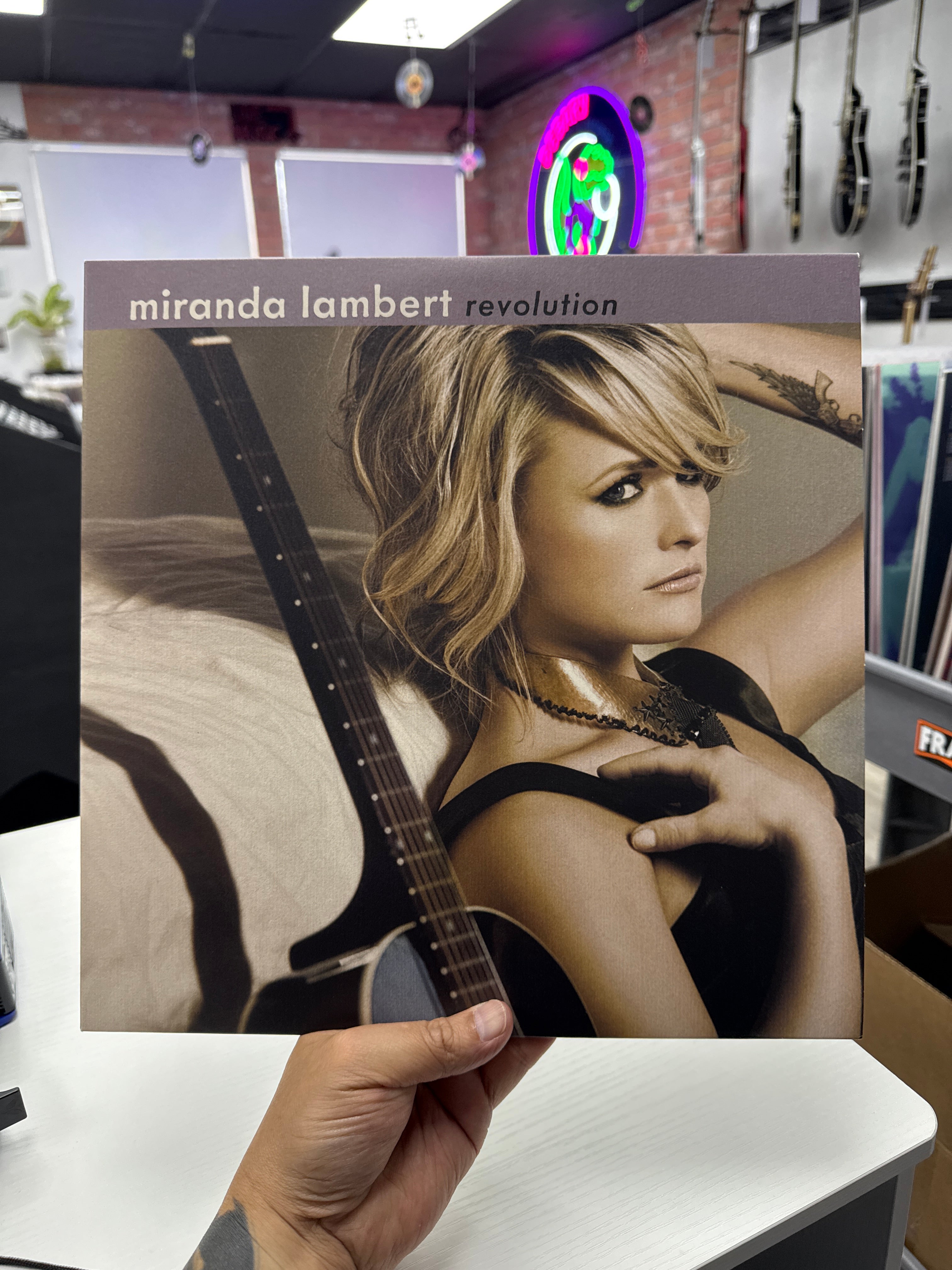MIRANDA LAMBERT - REVOLUTION